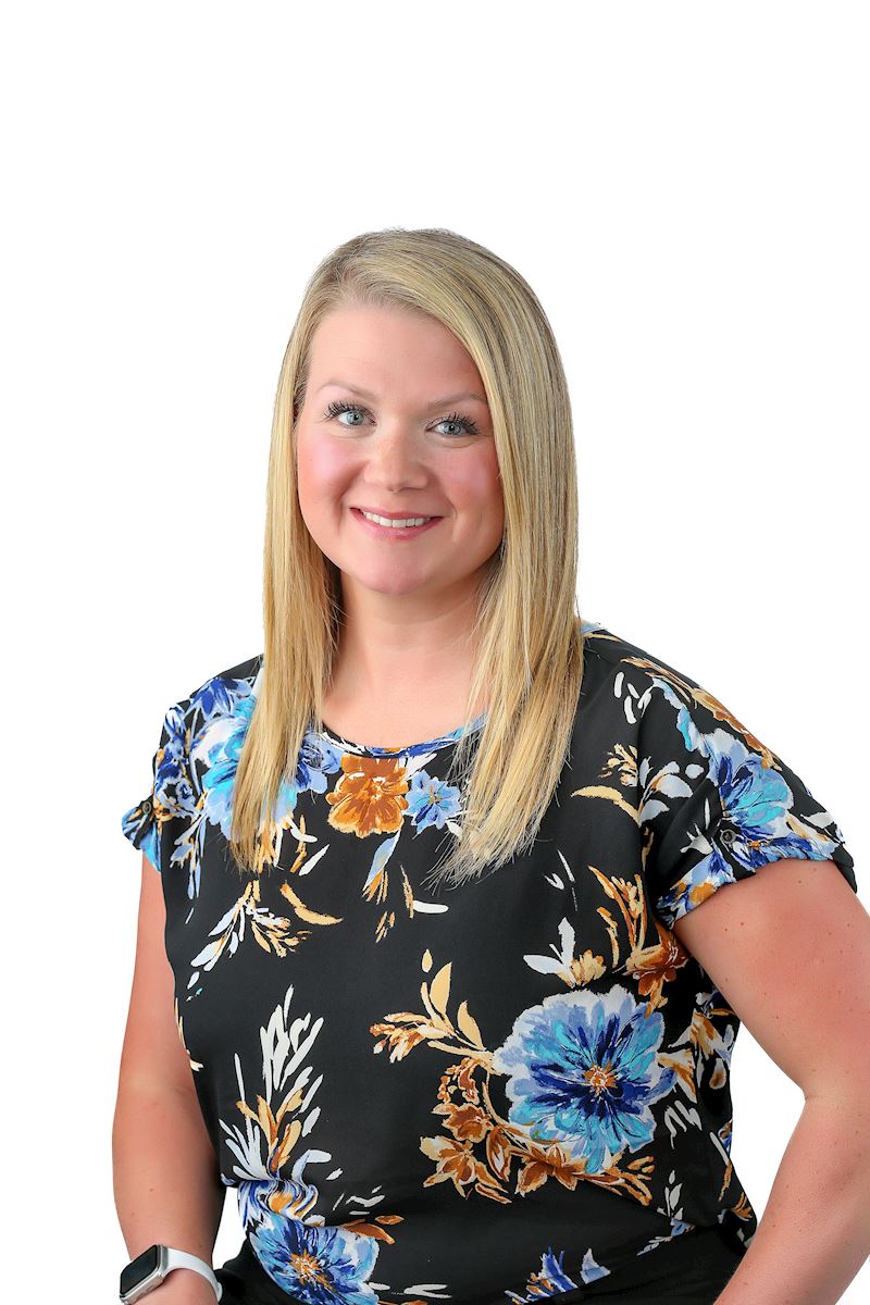 Emily Russell Headshot